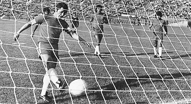 Francisco Valdés sella con su “gol” el paso de Chile al mundial de 1974